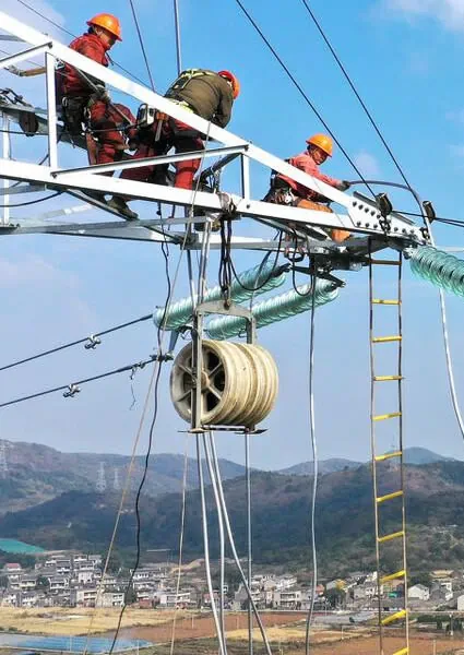 performing maintenance on high-voltage power lines