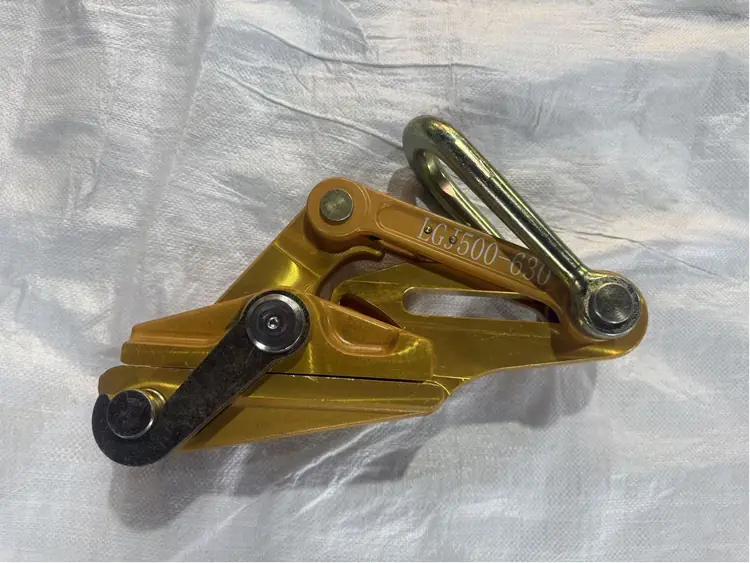 Self-Gripping Clamps for OHTL Construction(Images1) Self-Gripping-Clamp-1.webp