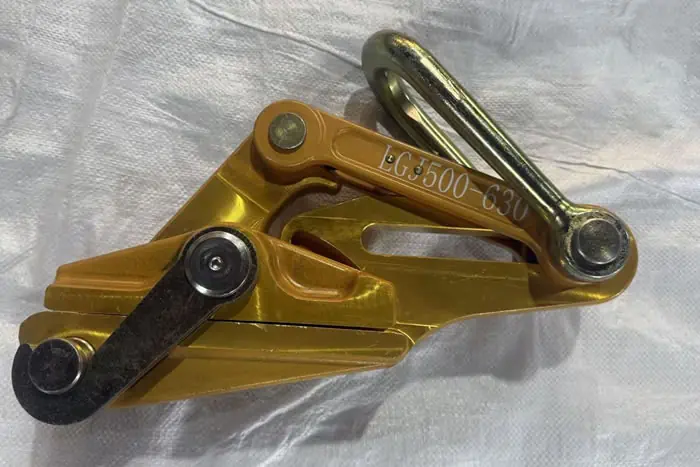 Self-Gripping Clamps for OHTL Construction