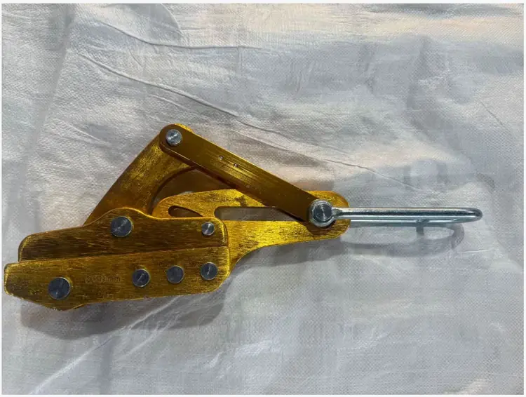 Self-Gripping Clamps for OHTL Construction(Images3) Self-Gripping-Clamp-3.webp