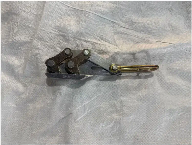 Self-Gripping Clamps for OHTL Construction(Images6) Self-Gripping-Clamp-7.webp